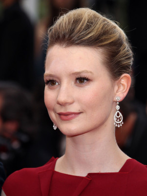 photo 5 in Mia Wasikowska gallery [id460453] 2012-02-10 00:00:00