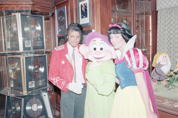 photo 7 in Michael Jackson gallery [id182476] 2009-08-10 00:00:00