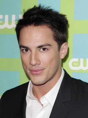 Michael Trevino pic #514740