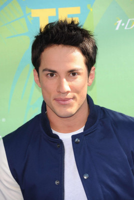 Michael Trevino pic #468648