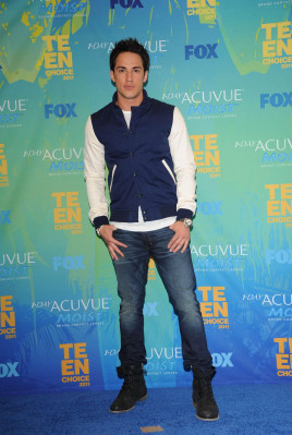 Michael Trevino pic #468645