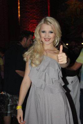 photo 26 in Mika Newton gallery [id394460] 2011-05-16 00:00:00