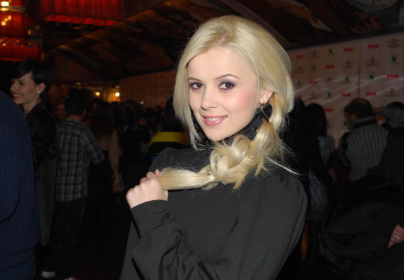 Mika Newton pic #394835