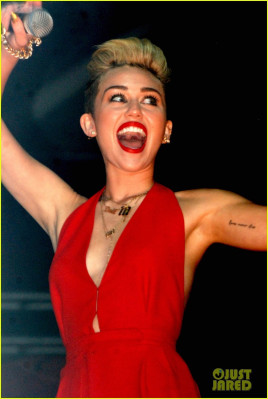 Miley Cyrus pic #653257