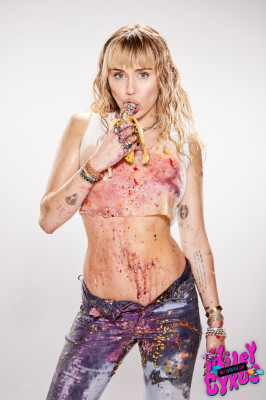 Miley Cyrus pic #1200516