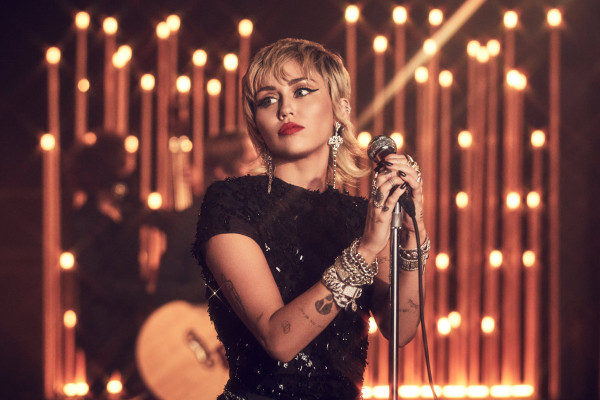 Miley Cyrus - BBC Radio 1 Live Lounge in London 09/01/2020