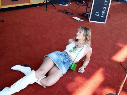 Miley Cyrus pic #1180099