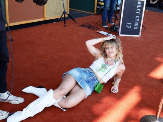 Miley Cyrus pic #1180104