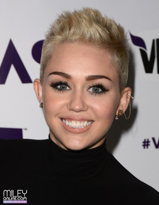 Miley Cyrus pic #594305