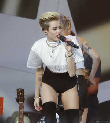 Miley Cyrus pic #653397