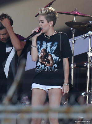 Miley Cyrus pic #653391
