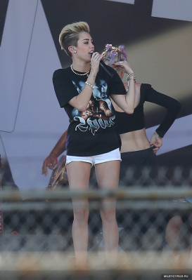 Miley Cyrus pic #653390