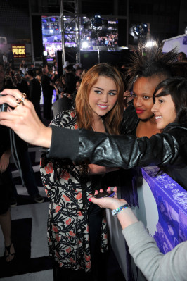 Miley Cyrus pic #425944