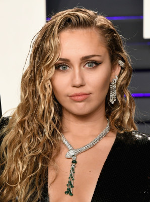 Miley Cyrus - Vanity Fair Oscar Party in Beverly Hills 02/24/2019