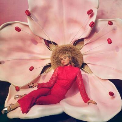 Miley Cyrus - Gucci Flora Fantasy Campaign (2021)