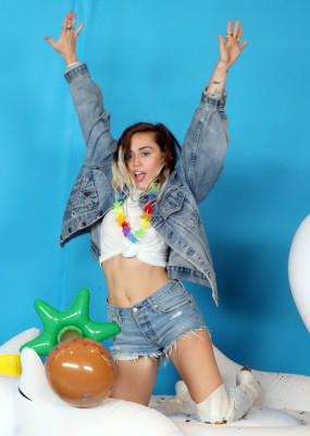 Miley Cyrus pic #975724