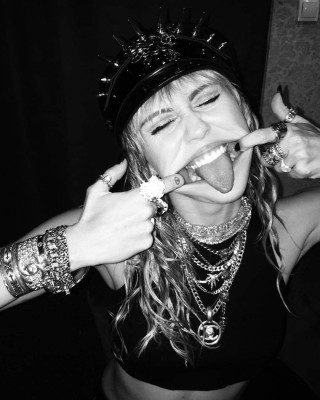 Miley Cyrus pic #1207134
