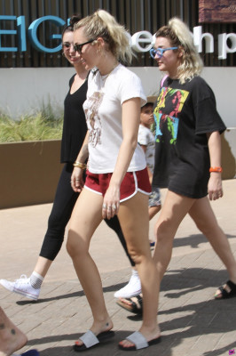 Miley Cyrus pic #1030054