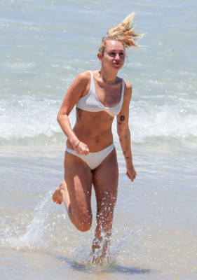 Miley Cyrus pic #1031167