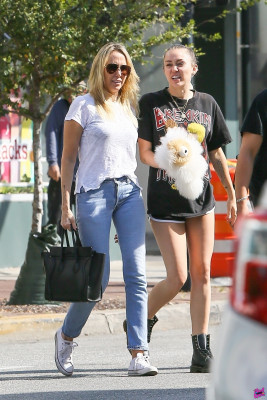 Miley Cyrus pic #1010384