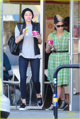 Miley Cyrus pic #656848