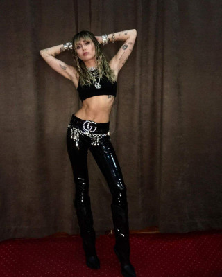 Miley Cyrus pic #1207136