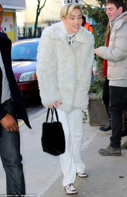 Miley Cyrus pic #689474
