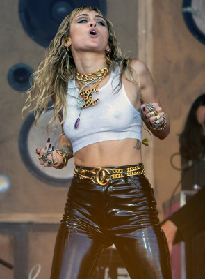 Miley Cyrus pic #1192626