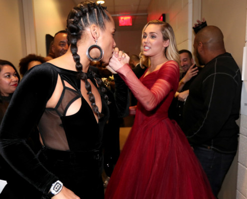 Miley Cyrus pic #1036093