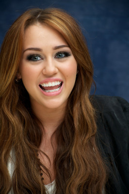 Miley Cyrus pic #252052