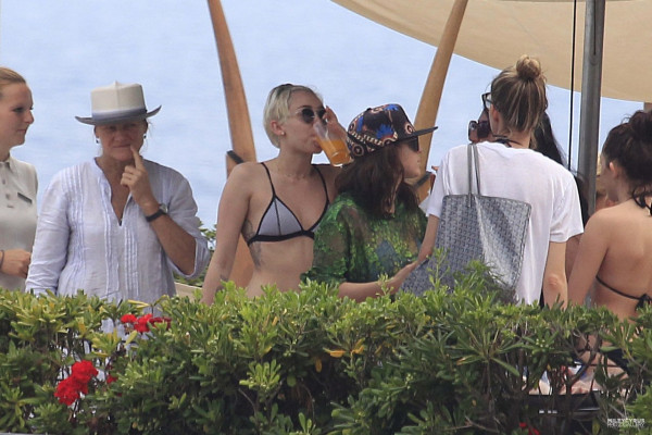 Miley Cyrus pic #742704