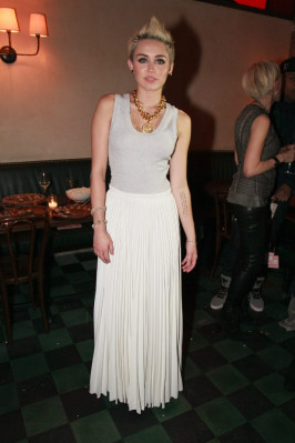 Miley Cyrus pic #653749