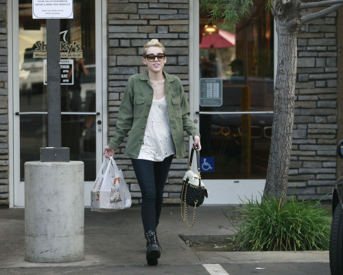 Miley Cyrus pic #596344