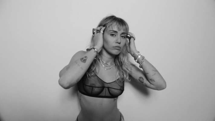 Miley Cyrus pic #1180098