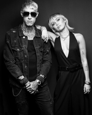 Miley Cyrus – Live Stream 03/18/2020