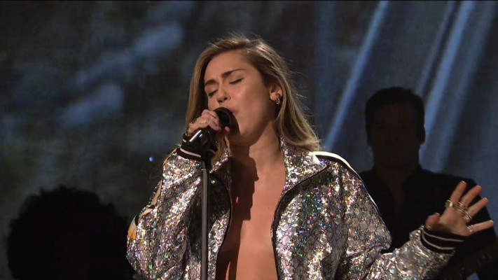 Miley Cyrus Performs Live on Saturday Night Live 12/15/2018