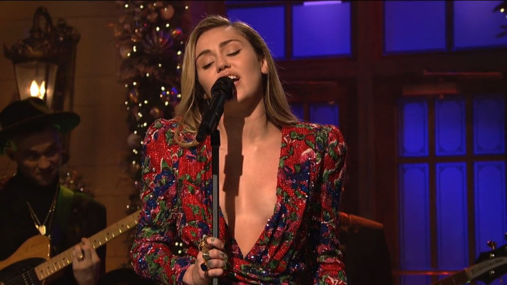 Miley Cyrus Performs Live on Saturday Night Live 12/15/2018