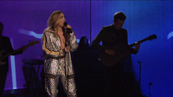 Miley Cyrus Performs Live on Saturday Night Live 12/15/2018