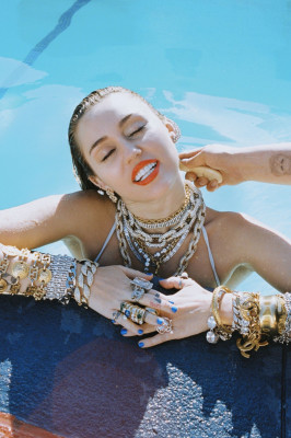 Miley Cyrus – Photoshoot March 2019
