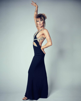 Miley Cyrus – at 82nd Golden Globe Awards Photoshoot