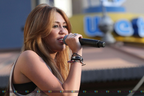 Miley Cyrus pic #421497