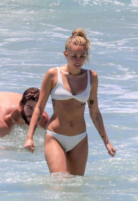 Miley Cyrus pic #1031177