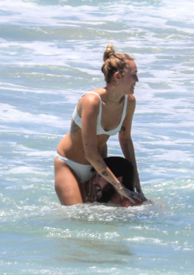 Miley Cyrus pic #1031181