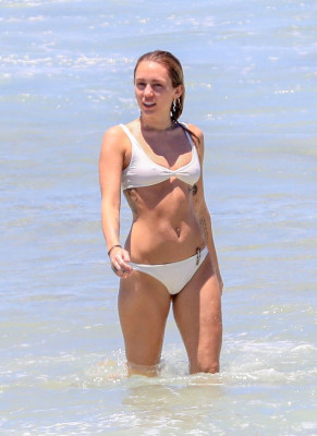 Miley Cyrus pic #1031172