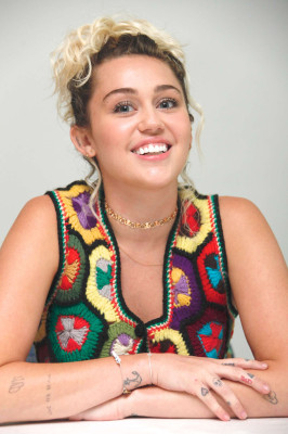Miley Cyrus pic #910428