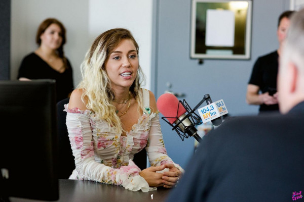 Miley Cyrus – Visiting 104.3 MYfm Studios in Los Angeles 4/15/2017