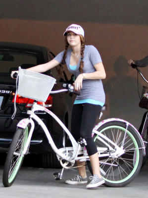 Miley Cyrus pic #252236