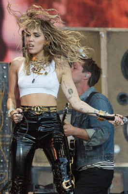 Miley Cyrus pic #1192623