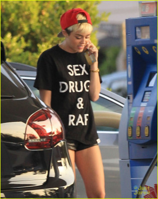 Miley Cyrus pic #656847