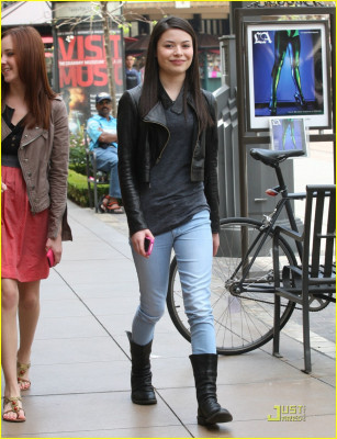 photo 10 in Miranda Cosgrove gallery [id154634] 2009-05-05 00:00:00